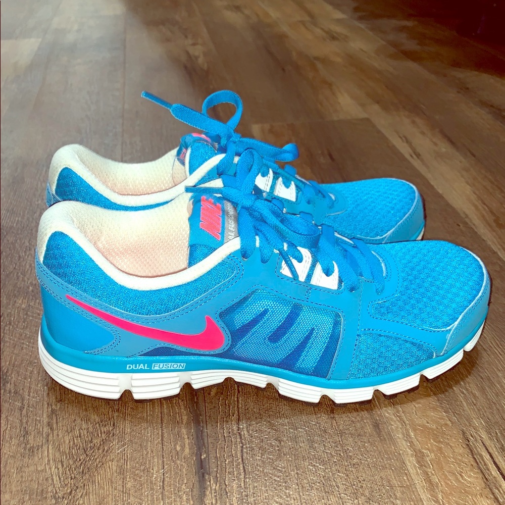 New Women’s Nike Dual Fusion ST 2
